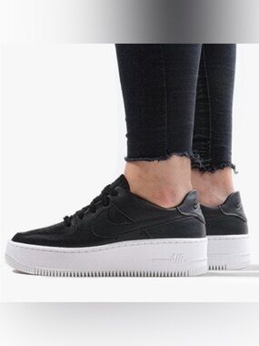 Women's Nike Air Force 1 Sage Low Black Platform Sneakers Size 9.5
